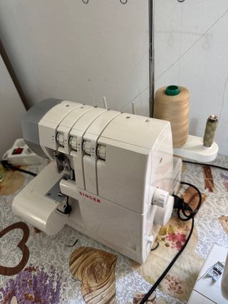 Remalladora Singer 14SH754