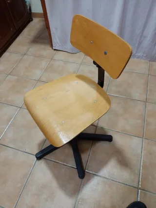 Silla-taburete industrial elevable madera