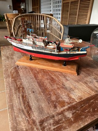 Curiosa maqueta de barco Calypso