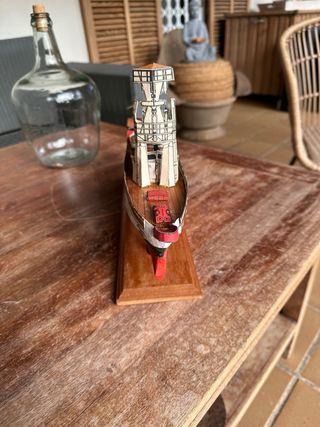 Curiosa maqueta de barco Calypso