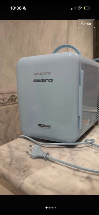 Mini frigorifero cosmetici CREATE x ISDIN