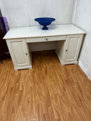 Mueble auxiliar de madera y cristal