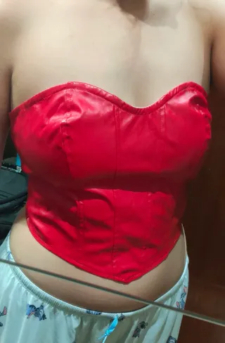 Top palabra de honor efecto piel rojo