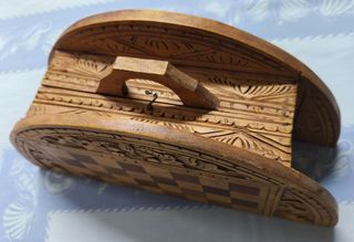 Conjunto de ajedrez de madera tallada