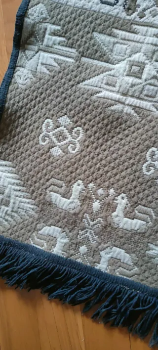 Alfombra grande beige y marrón