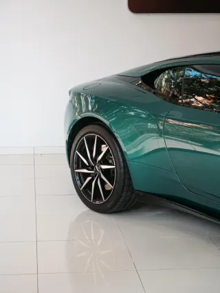 Aston Martin DB11 2018