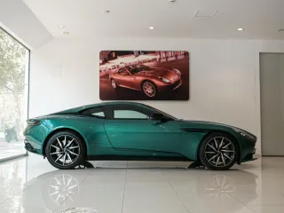 Aston Martin DB11 2018