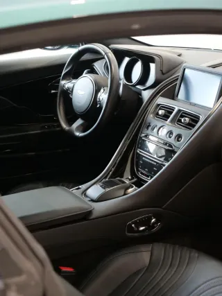 Aston Martin DB11 2018