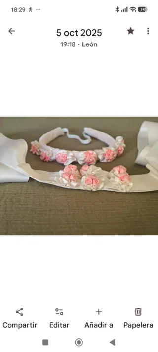 Vestido de Primera Comunión blanco y accesorios.