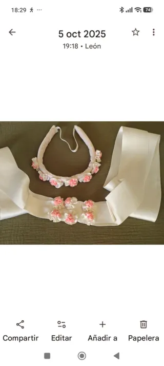 Vestido de Primera Comunión blanco y accesorios.