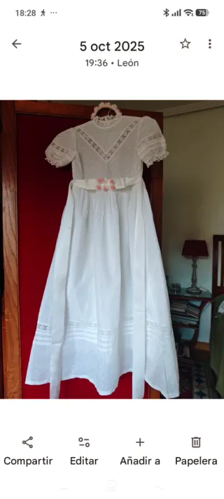 Vestido de Primera Comunión blanco y accesorios.