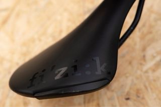 Sillín Fizik Aliante Delta Negro