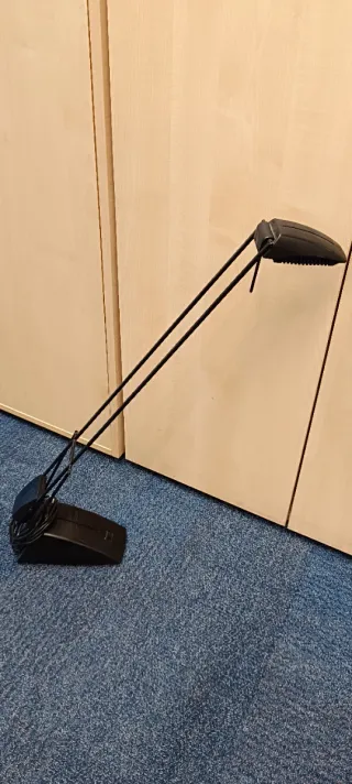 Lámpara de escritorio negra