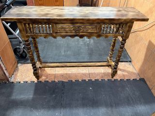 Mesa de madera maciza con cajón