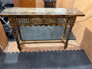 Mesa de madera maciza con cajón