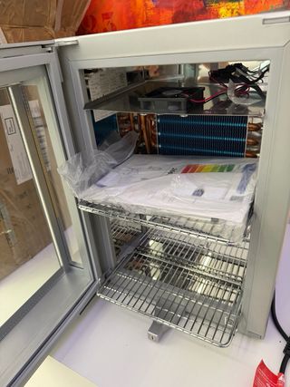 Nevera Red Bull nueva a estrenar