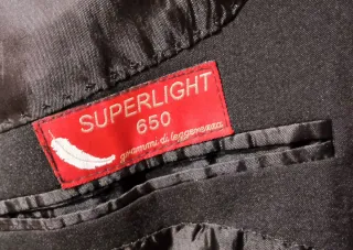 Completo uomo tradizionale nero.