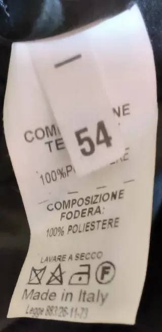 Completo uomo tradizionale nero.