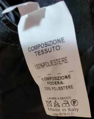 Completo uomo tradizionale nero.