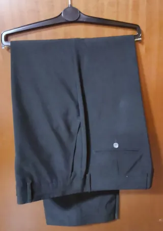 Completo uomo tradizionale nero.