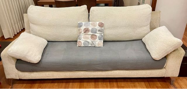 Sofá 3+2 plazas y mesa de regalo  OPORTUNIDAD!!