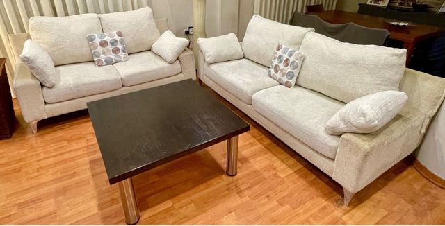 Sofá 3+2 plazas y mesa de regalo  OPORTUNIDAD!!