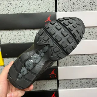 Nike Air Max 95 Negras