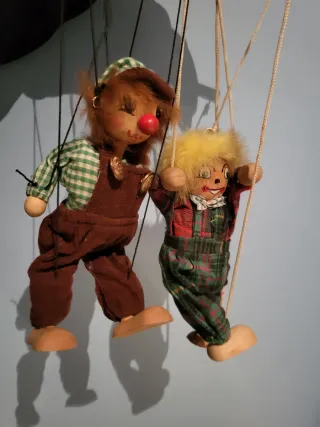 Marionetas antiguas,de madera payasos 20 cm.