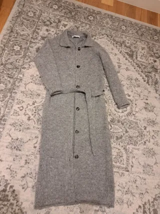 Chaqueta de punto larga Zara