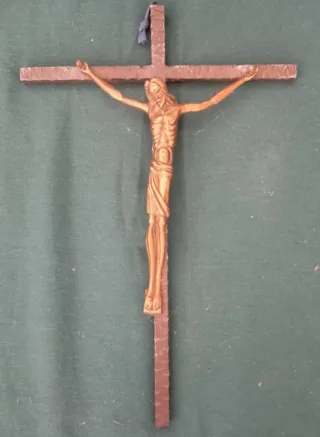 Crucifijo de hierro y bronce