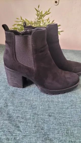 Botines negros de tacón