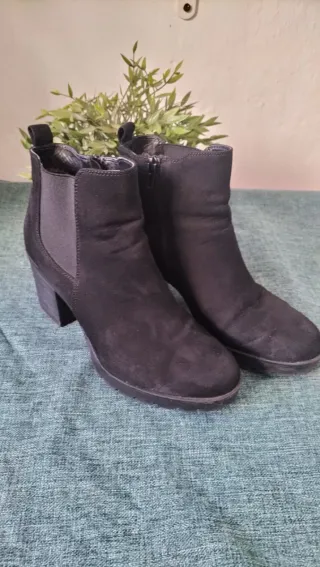 Botines negros de tacón