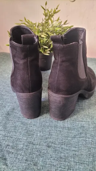 Botines negros de tacón