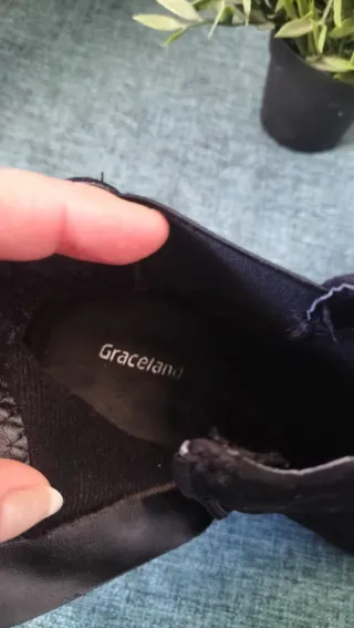 Botines negros de tacón