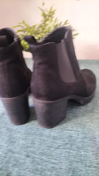 Botines negros de tacón