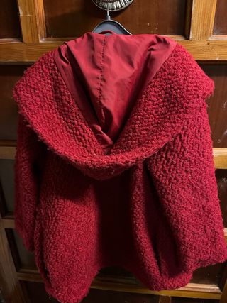 Abrigo rojo Zara