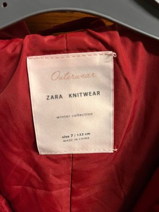 Abrigo rojo Zara