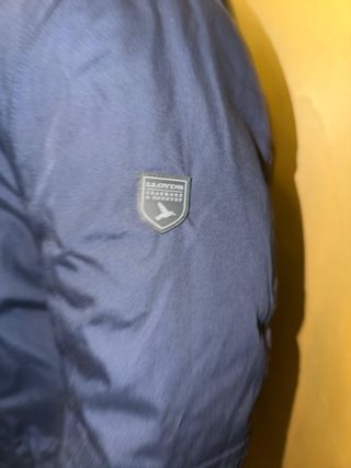 Chaquetón azul marino con capucha