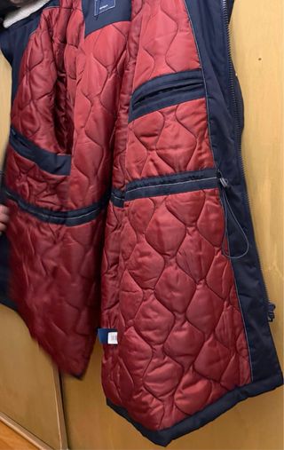 Chaquetón azul marino con capucha