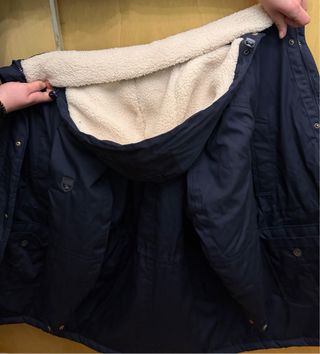 Chaquetón azul marino con capucha