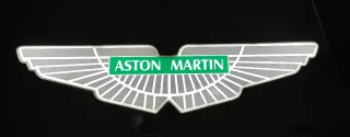 Rótulo Aston Martin
