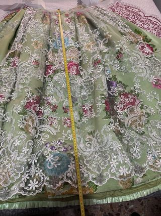 Traje de fallera.