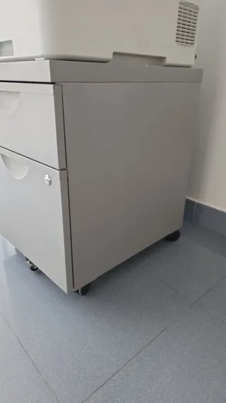 Cajonera de oficina metálica gris