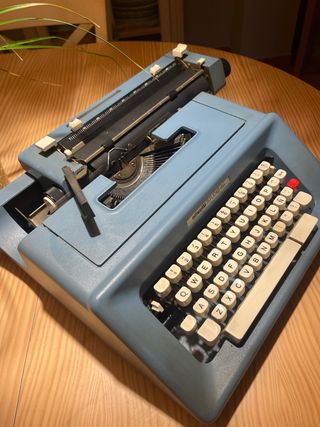 Máquina de escribir Olivetti Studio 46