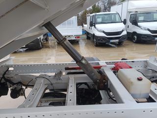 VOLKSWAGEN CRAFTER RG BASCULANTE VOLQUETE 177CV