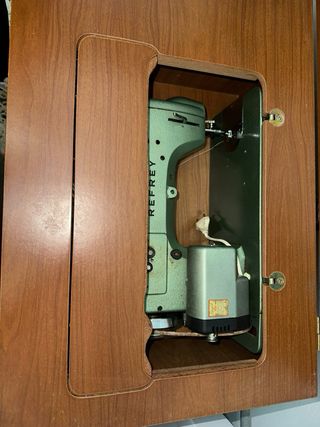 Máquina de coser Refrey 417