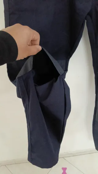 Pantaloni da lavoro neri e grigi