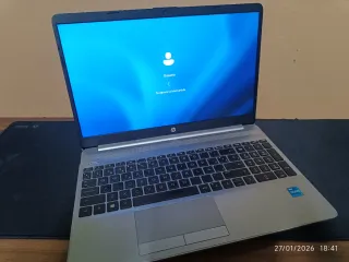 HP 250 G8 Portátil Plata y Negro