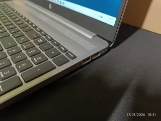 HP 250 G8 Portátil Plata y Negro