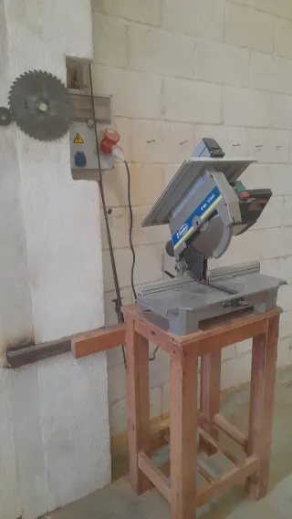 Ingletadora trifásica con banco.